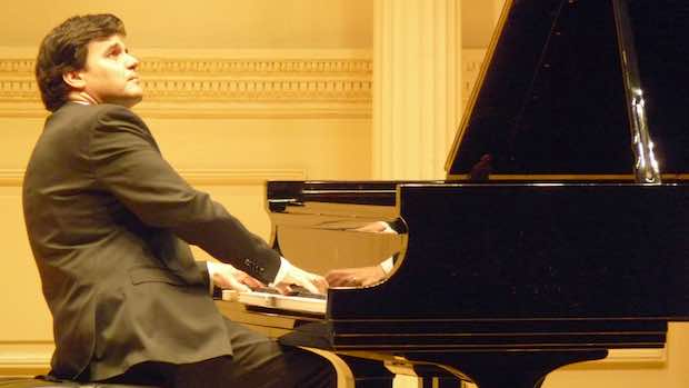 Tito García en uno de sus conciertos