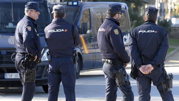La Policía Nacional actuó tras interceptar una patera con 21 inmigrantes
