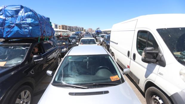 Imagen de vehículos en la cola de embarque del puerto de Algeciras este verano.