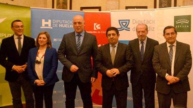 Los seis presidentes de diputaciones socialistas en la comida de trabajo de Rute