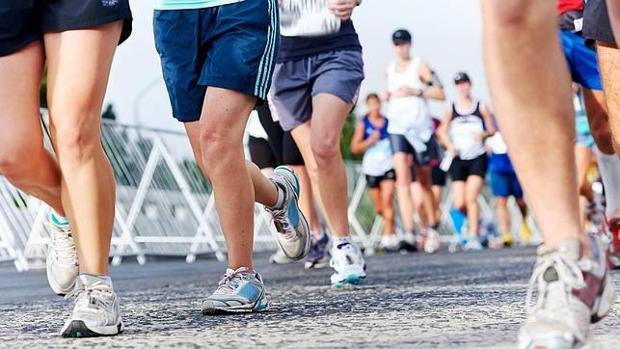 Corredores en una media maratón