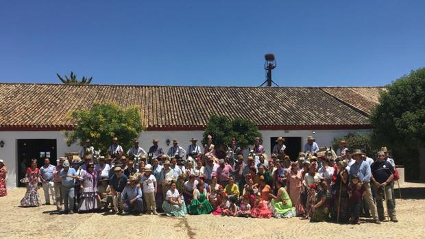Los hermanos de la hermandad del Rocío de Córdoba llegan a la hacienda de Bujalmoro