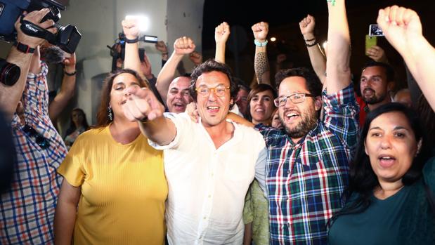 El alcalde de Cádiz, José María González «Kichi», en la noche electoral