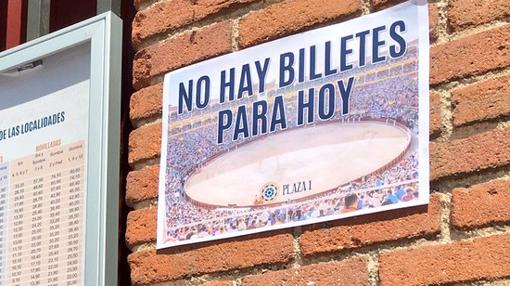El cartel de No hay billletes ya luce en las taquillas