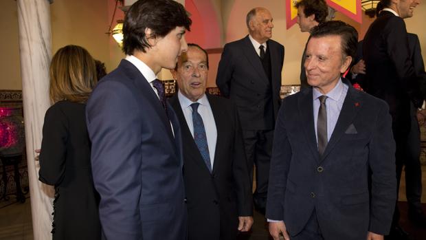 Curro Romero, con Ortega Cano y Roca Rey