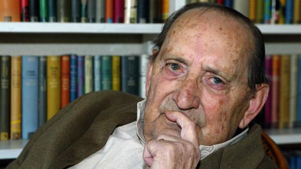 El escritor Miguel Delibes