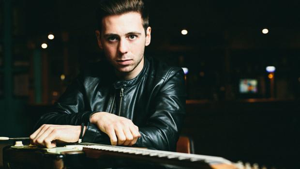 Jones ha sido descrito «como la nueva gran esperanza para la guitarra»
