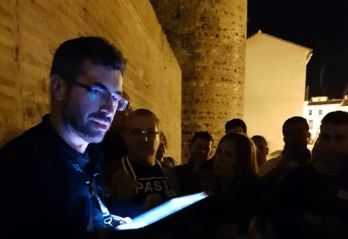 Antonio Pastor realizando la ruta «Vélez-Málaga Misteriosa»