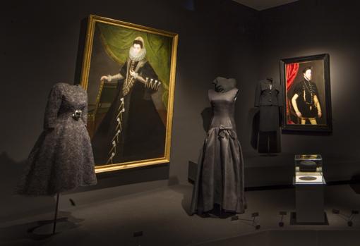 La Corte de Felipe II se tiñó de riguroso negro; también los trajes de Balenciaga