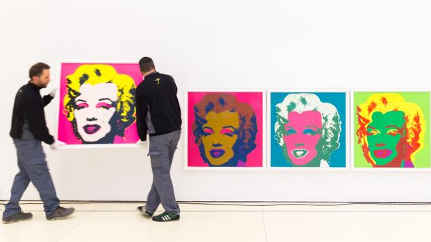 Montaje de la exposición dedicada a Andy Warhol en CaixaFórum