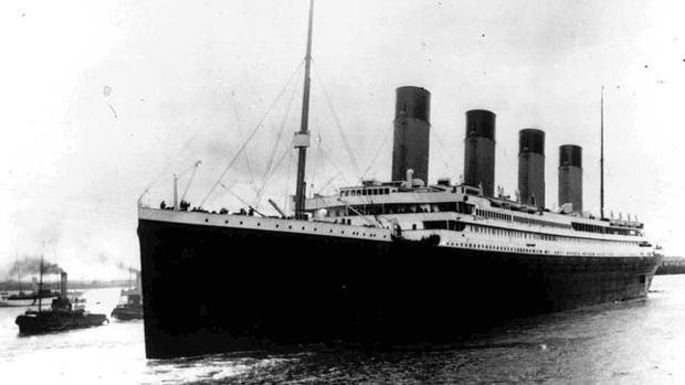 El Titanic, partiendo del puerto de Southampton el 10 de abril de 1912 con destino a Nueva York, cuatro días antes de la catástrofe, en la que murieron más de 1.500 personas