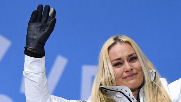 Lindsey Vonn, emocionada en el podio