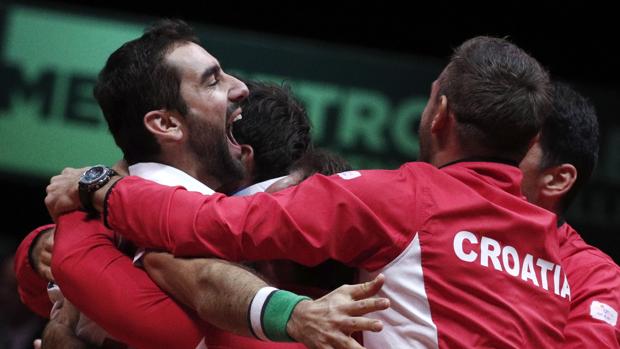 Cilic celebra con el equipo croata el título de la Davis