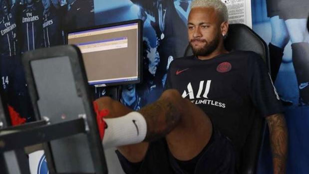 Neymar en el gimnasio del PSG