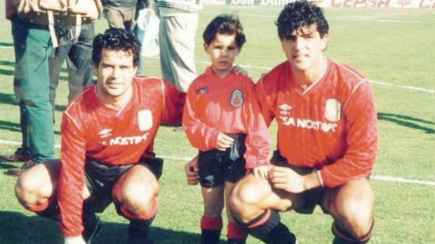 Rafa Nadal de niño junto con, a la derecha, su tío Miguel Ángel Nadal y a la izquierda, Álvaro Cervera