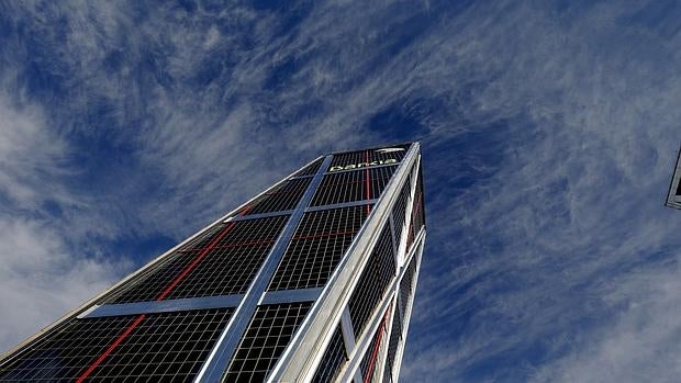 S&P mejora las perspectivas de Bankia