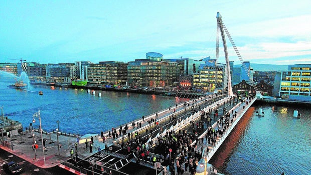 La economía irlandesa fue rescatada en 2010 por la Unión Europea.-