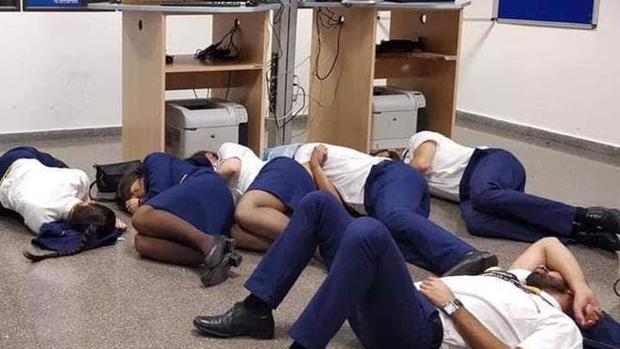 Los seis tripulantes de la imagen han sido despedidos