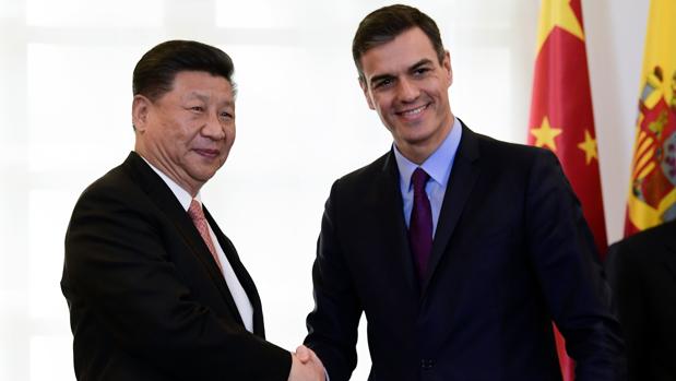 El presidente chino, Xi Jinping junto a su homólogo español, Pedro Sánchez