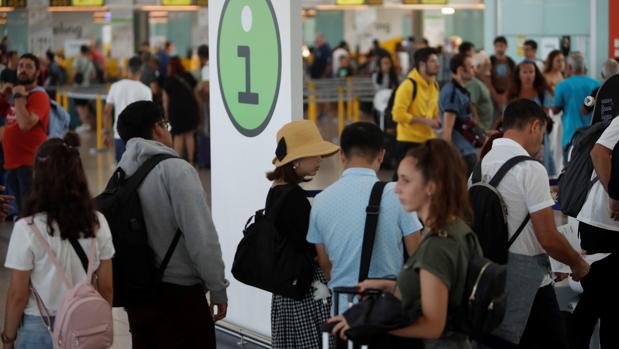 Iberia destaca que «la jornada se está desarrollando con total normalidad» y cifra el seguimiento de la huelga en un 10%