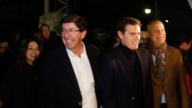 En Sevilla, mitin de cierre de campaña del candidato de Cs a la Presidencia de la Junta, Juan Marín, junto al presidente de Cs, Albert Rivera, y la portavoz nacional de Cs, Inés Arrimadas