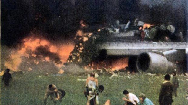 Parte de los 65 pasajeros de PanAm que lograron salir del infernal Aeropuerto de Los Rodeos en marzo 1977