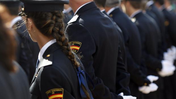 Imagen de archivo de una agente de Policía Nacional de la Comunidad Valenciana