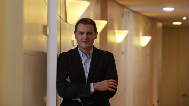 El presidente de Ciudadanos, Albert Rivera, durante la entrevista con ABC