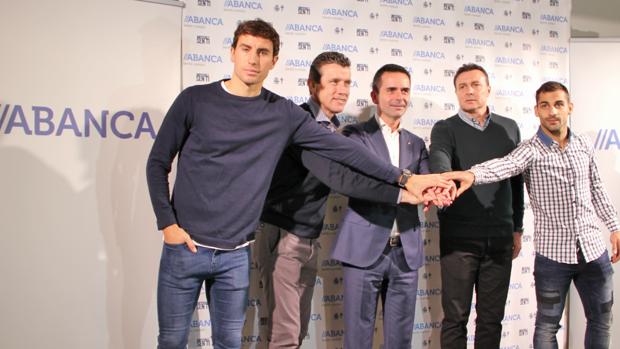 Pedro Mosquera, Juan Carlos Unzué, Gabriel González, Cristóbal Parralo y Jonny Castro, ayer en la presentación de la campaña de Abanca