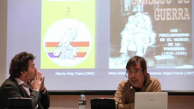 Fernando Hernández (dcha) y el concejal Mauricio Valiente, en la presentación del informe sobre los fusilados en el Cementerio del Este