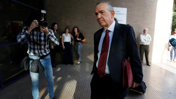 Roberto López Abad, a su llegada a la Audiencia de Alicante este lunes