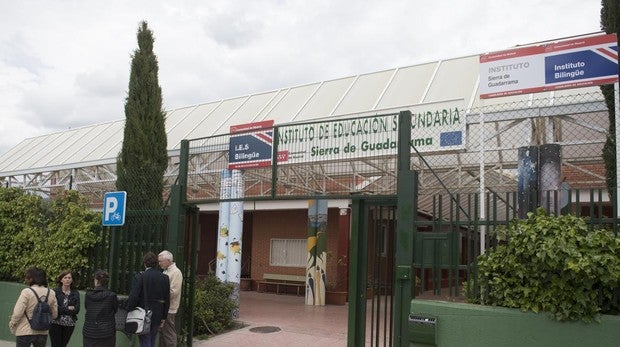 Instituto en el que los agentes encontraron cámaras frente a los aseos masculinos de cuarto de la ESO