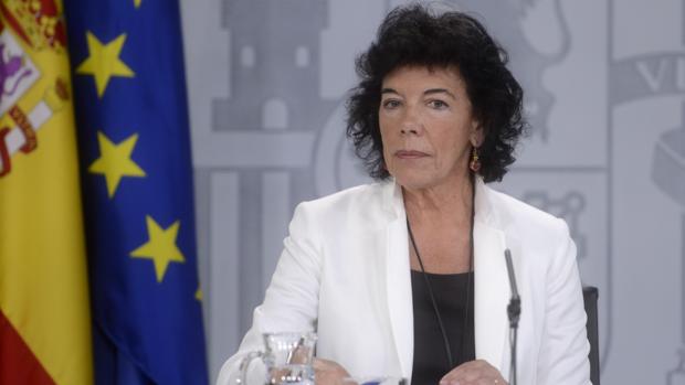 La portavoz del Ejecutivo y ministra de educación Isabel Celaá