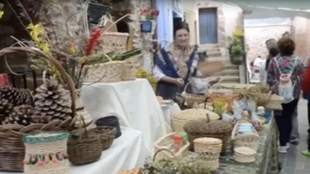 La feria llena las calles de esta localidad de labores y oficios de antaño