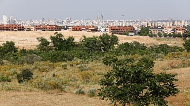 Paraje de Retamares y zona militar, donde se pretende ampliar una vía verde hacia Madrid. Boardilla del Monte