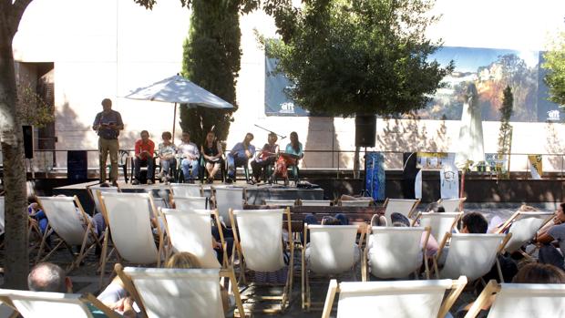 Lectura de poemas en la plaza de San Marcos en Toledo