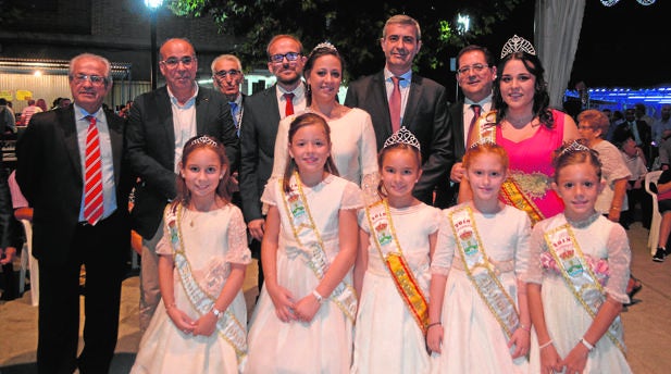Gutiérrez, junto al alcalde de Villaminaya y la Reina y Damas de las fiestas