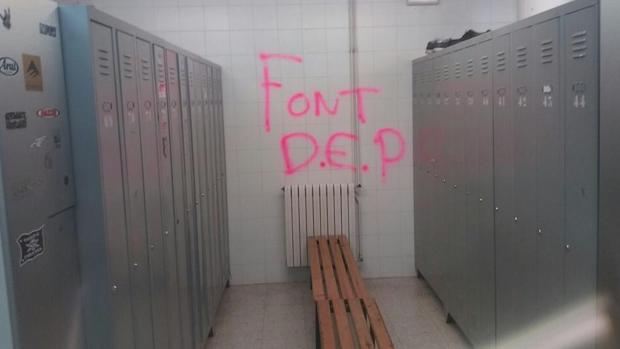 Pintadas en los vestuarios de la cárcel de Brians 1 con amenazas hacia el hasta ahora director, Josep Font