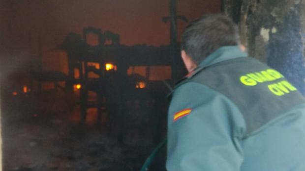Estado en que quedó el interior de la vivienda incendiada en Angüés (Huesca)