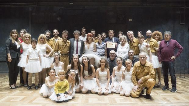 La compañía de Billy Elliot, tras la función en Madrid con algunos invitados al acto de homenaje