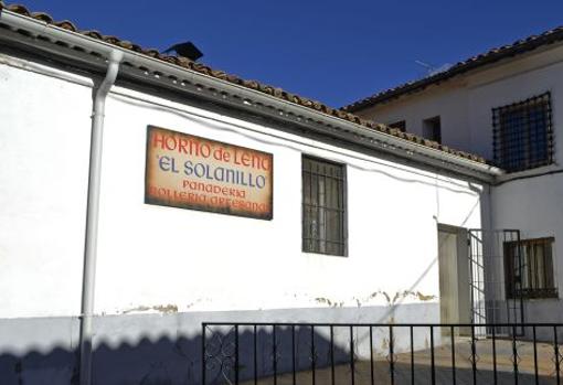 Horno de leña «El Solanillo», donde Rosa y Rafael han pasado 23 años