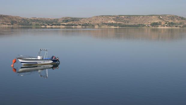 Imagen del embalse de Mequienza, el mayor de la cuenca del Ebroy uno de los más grandes de España