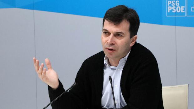 El secretario general del PSdeG, Gonzalo Caballero, durante la rueda de prensa celebrada esta mañana en Santiago de Compostela
