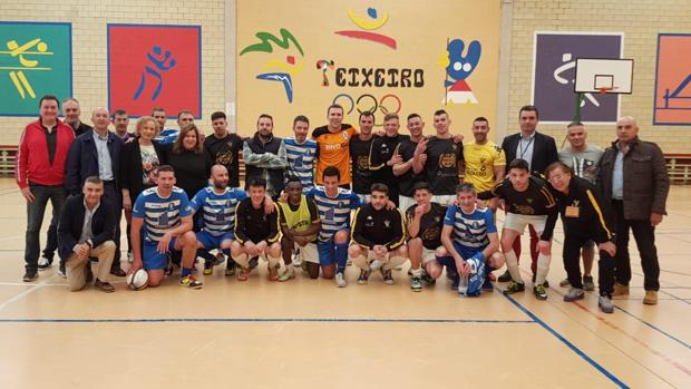 Foto de los equipos que disputaron el partido este lunes