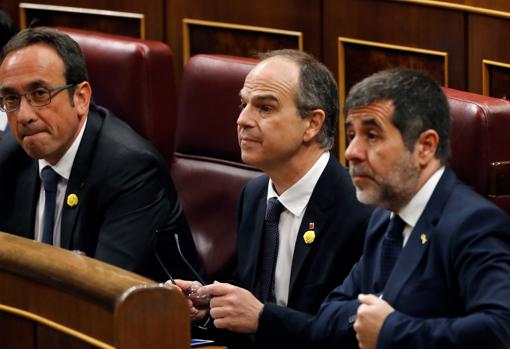 Los presos electos ocupan sus escaños