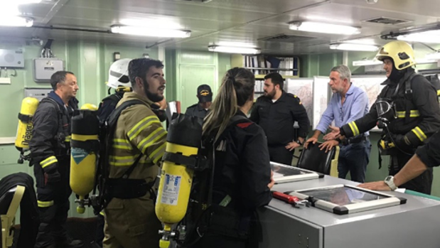 Dispositivo desplegado para controlar el fuego
