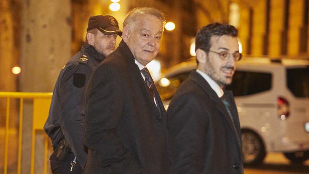 Salida del comisario Eugenio Pino tras prestar declaración en la Audiencia Nacional