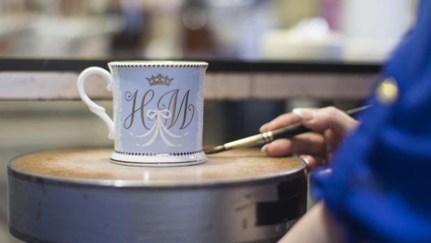 Imagen de las tazas oficiales del príncipe Harry y Meghan Markle