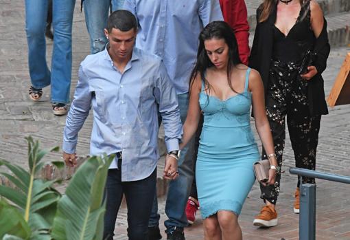 Georgina Rodriguez con un vestido de Elisabetta Franchi