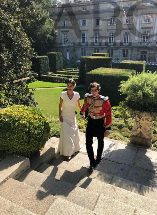 Los novios, en los jardines del Palacio de Liria